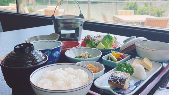 【1泊朝食付】南信食材を味わう健康的な和朝食！朝の爽やかな湖畔を望むレストラン